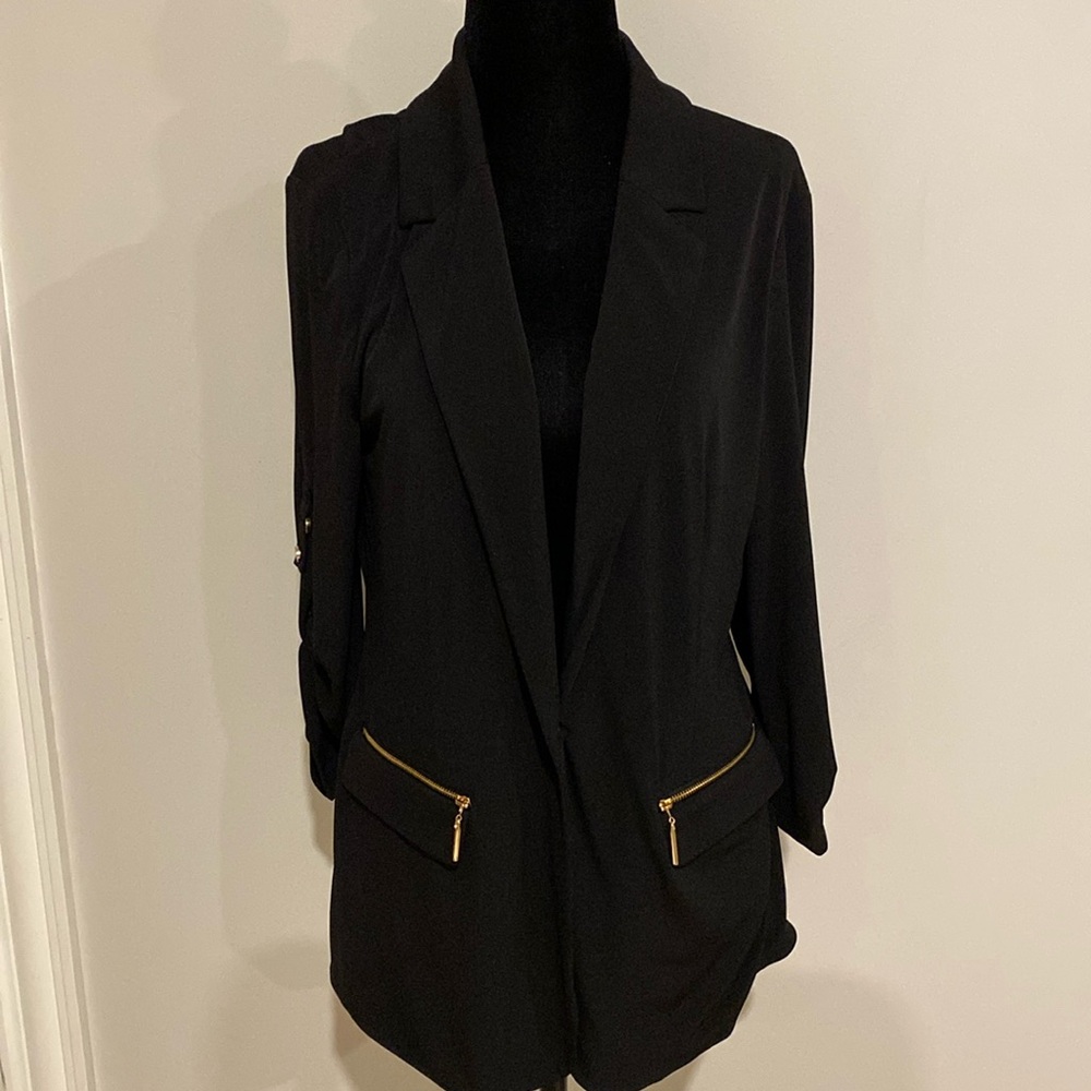 Black long sleeve blazer w sleeve tabs
